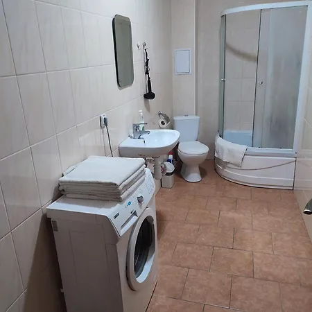 Doba - центр 1 кім 5-6 місць ! Apartman Munkács